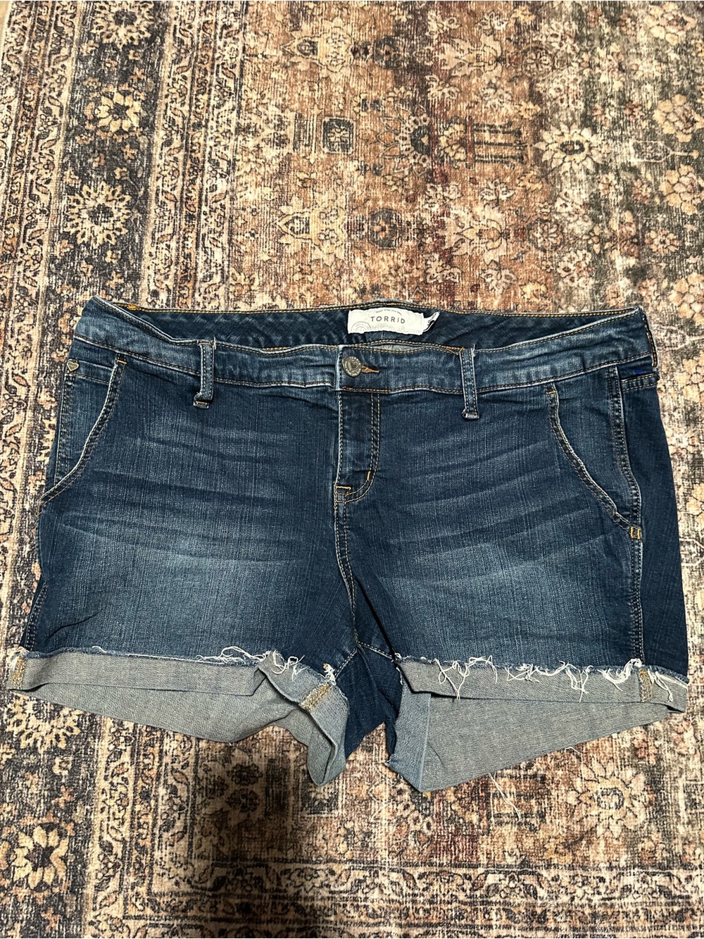 Denim Cutoff Women’s Shorts - Dark Blue
Torrid Jean denim shorts sz 18 1X